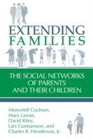 Extending Families: The Social Networks of Parents and their Children - Moncrieff Cochran,Mary Larner,David Riley - cover