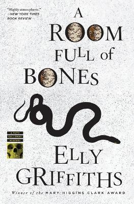 A Room Full of Bones - Elly Griffiths - cover