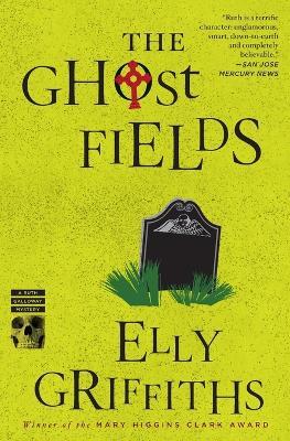 The Ghost Fields: A Mystery - Elly Griffiths - cover