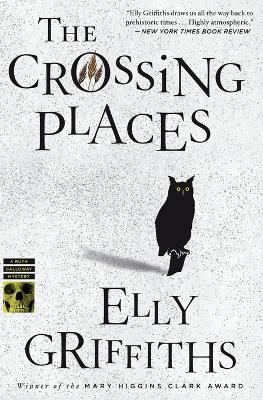 The Crossing Places: The First Ruth Galloway Mystery - Elly Griffiths - cover