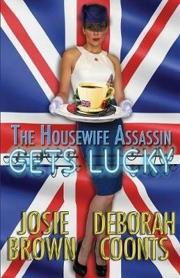 The Housewife Assassin Gets Lucky - Josie Brown,Deborah Coonts - cover