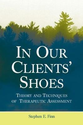 In Our Clients' Shoes: Theory and Techniques of Therapeutic Assessment - Stephen E. Finn - cover