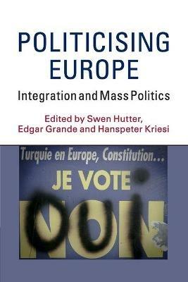 Politicising Europe: Integration and Mass Politics - cover