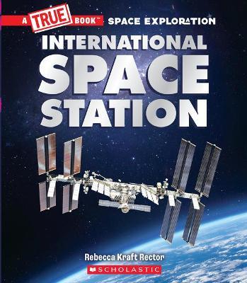 The International Space Station (a True Book: Space Exploration) - Rebecca Kraft Rector - cover