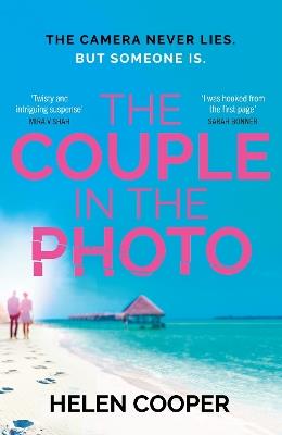 The Couple in the Photo: The gripping summer thriller about secrets, murder and friends you can't trust - Helen Cooper - cover