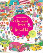 In città. Chi cerca trova. Con adesivi. Ediz. illustrata