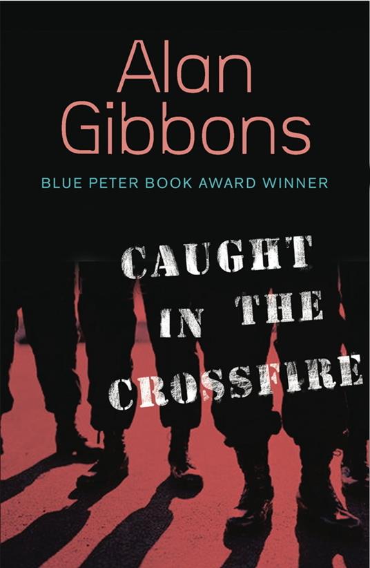 Caught in the Crossfire - Alan Gibbons - ebook