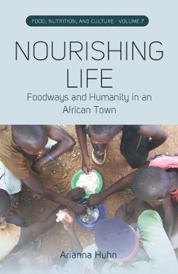 Nourishing Life: Foodways and Humanity in an African Town - Arianna Huhn - cover