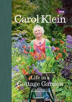 Life in a Cottage Garden: a delightful, personal account of a year spent delighting in and cherishing a beautiful garden from the BBC's Carol Klein - Carol Klein,Jonathan Buckley - cover