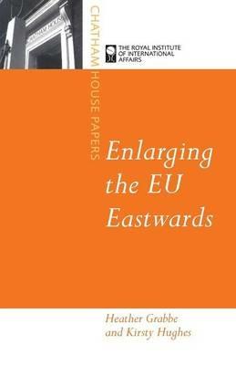 Enlarging the EU Eastwards - Heather Grabbe,Kirsty Hughes - cover