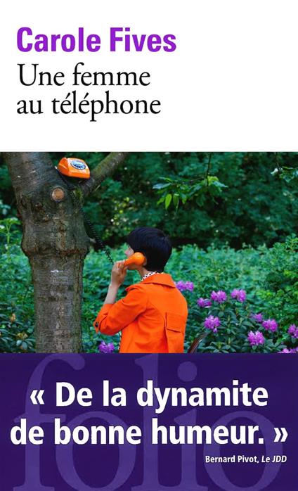 Une femme au téléphone