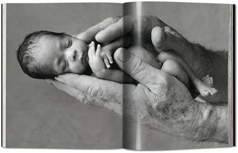 Small world. Ediz. italiana, spagnola e portoghese - Anne Geddes,Reuel Golden - 4