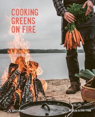 Cooking Greens on Fire: Vegetarian Recipes for the Dutch Oven and Grill - Eva Helb k Tram,Nicolai Tram - cover