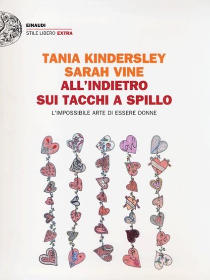 All'indietro sui tacchi a spillo. L'impossibile arte di essere donne - Sarah Vine,Tania Kindersley - copertina