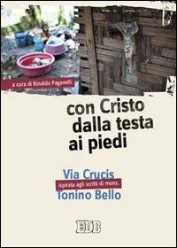 Con Cristo dalla testa ai piedi. Via Crucis ispirata agli scritti di mons. Tonino Bello. Ediz. a caratteri grandi - copertina