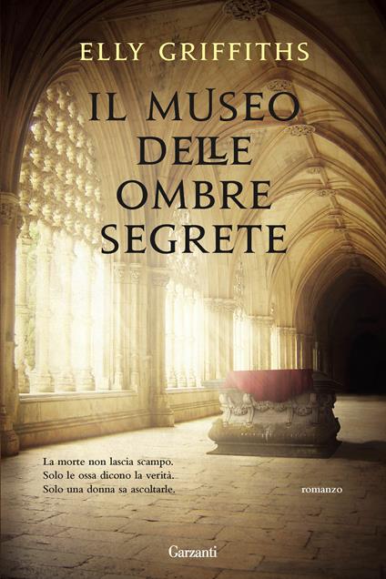 Il museo delle ombre segrete - Elly Griffiths - copertina