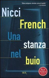 Una stanza nel buio - Nicci French - copertina