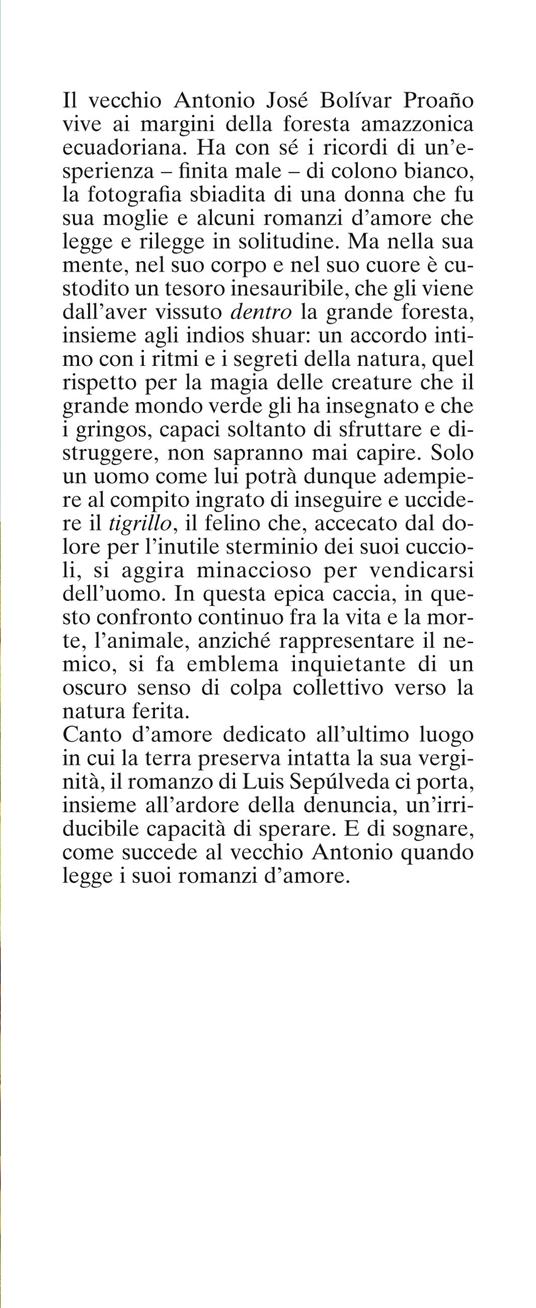 Concetto di storia scioccante. Coppia in amore leggere libro antico, sfondo  scuro. Facce stupiti di coppia nascosto da vecchio libro disordinato.  L'uomo e la donna hanno trovato informazioni scioccanti nel vecchio notebook