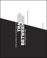 Tra/Between. Arte e architettura. Piero Sartogo e gli artisti. Daniel Buren, Giani Colombo, Joseph Kosuth, Fabio Mauri, Giulio Paolini. Ediz. multilingue - copertina