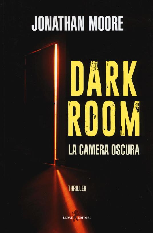 Dark room. La camera oscura - Jonathan Moore - copertina