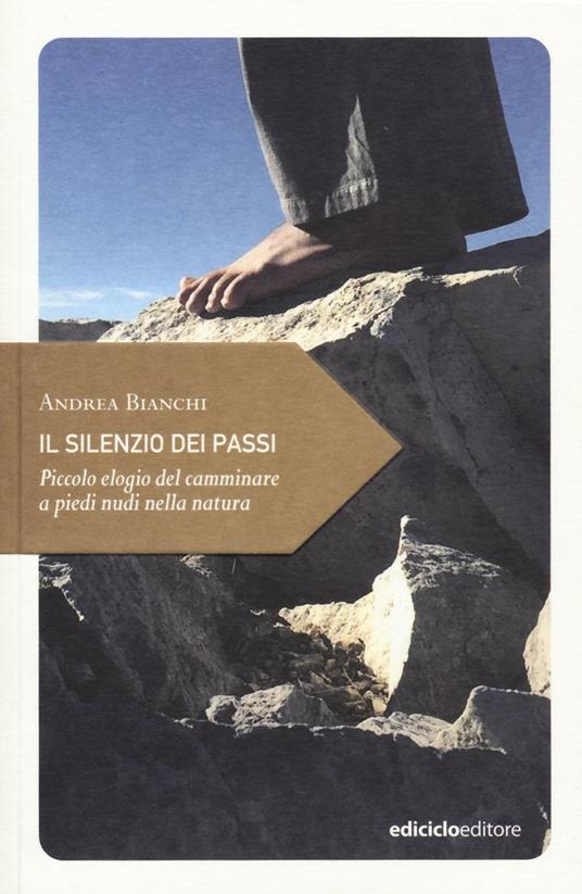 Il silenzio dei passi. Piccolo elogio del camminare a piedi nudi nella natura - Bianchi Andrea - copertina