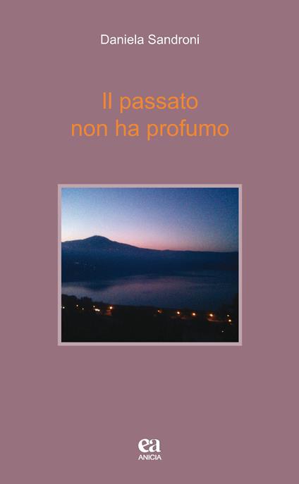 Il passato non ha profumo - Daniela Sandroni - copertina