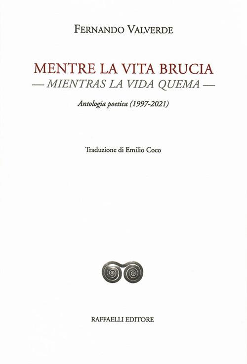 Mentre la vita brucia-Mientras la vida quema. Antologia poetica (1997-2021). Ediz. bilingue - Fernando Valverde - copertina