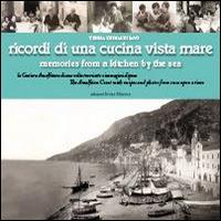 Ricordi di una cucina vista mare. La Costiera amalfitana di una volta tra ricette e immagini d'epoca. Ediz. multilingue - Teresa Grimaldi Savo - copertina