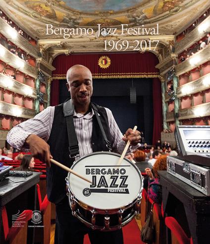 Bergamo Jazz Festival 1969-2017. Un viaggio fotografico attraverso gli scatti di Federico Buscarino, Luisa Cairati, Elena Carminati, Roberto Masotti, Alfonso Modone. Catalogo della mostra (Bergamo, 21 marzo-15 aprile 2018). Ediz. illustrata - copertina