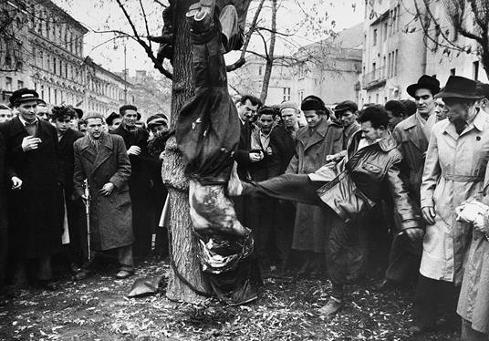 La fotografia in rivolta. Controstoria della fotografia attraverso le opera di 32 grandi artisti. Ediz. illustrata - Pino Bertelli - 13