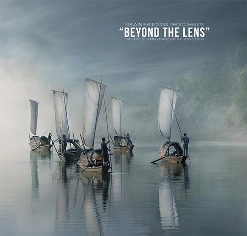 Beyond the lens. The most stunning images of the 2015. Ediz. italiana e inglese - copertina