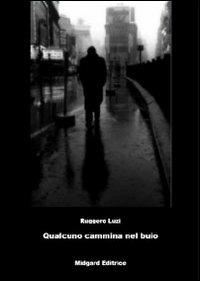 Qualcuno cammina nel buio - Ruggero Luzi - copertina