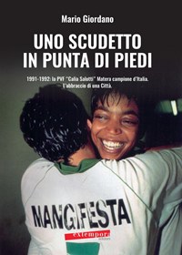 Uno scudetto in punta di piedi. 1991-1992: la PVF «Calia Salotti» Matera  campione d'Italia. L'abbraccio di una città - Mario Giordano - Libro -  Extempora - | IBS