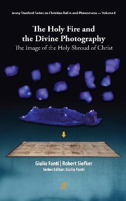 The Holy Fire and the Divine Photography: The Image of the Holy Shroud of Christ - Giulio Fanti,Robert Siefker - cover